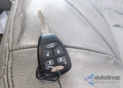 2006 Chrysler Town & Country Touring z USA, uszkodzony, nr VIN 2A4GP54LX6R826178